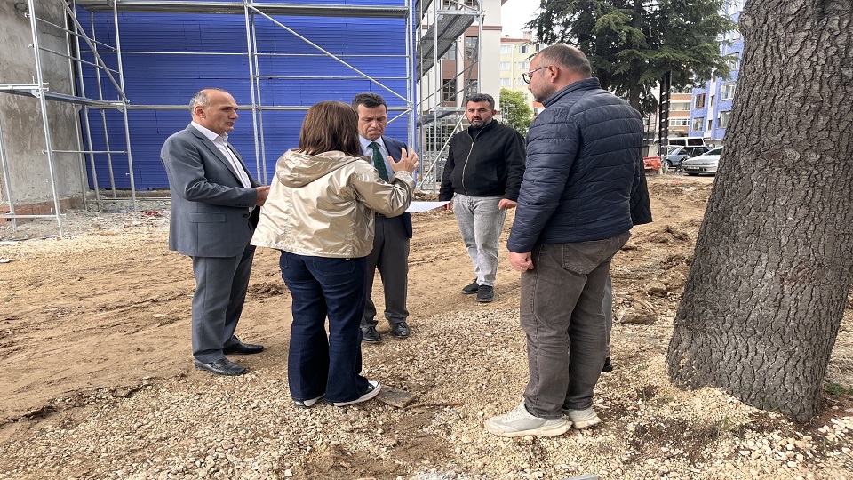 Rektörümüz Prof. Dr. Ahmet Hamdi TOPAL, Eğitim ve Kültür Kampüsü Merkezi Derslik Binasında İncelemelerde Bulundu