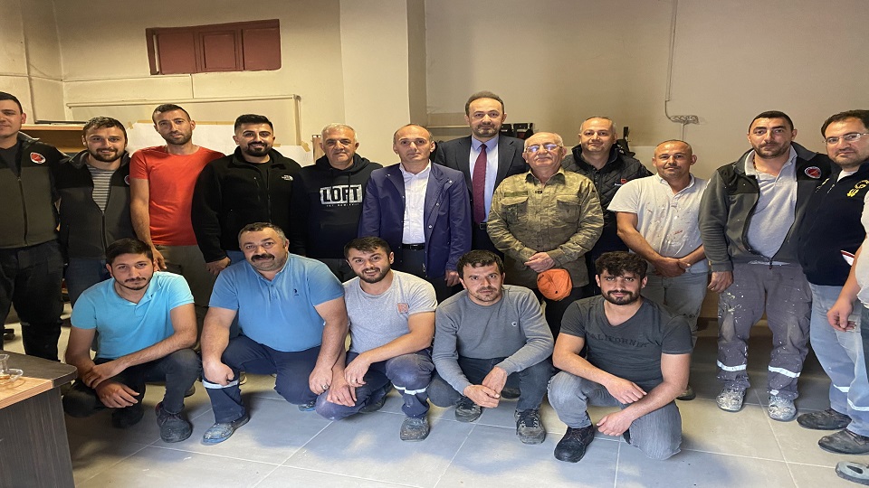Daire Başkanımız ve Şube Müdürümüz Bakım Onarım Biriminde görev yapan personelimizi ziyaret etti.