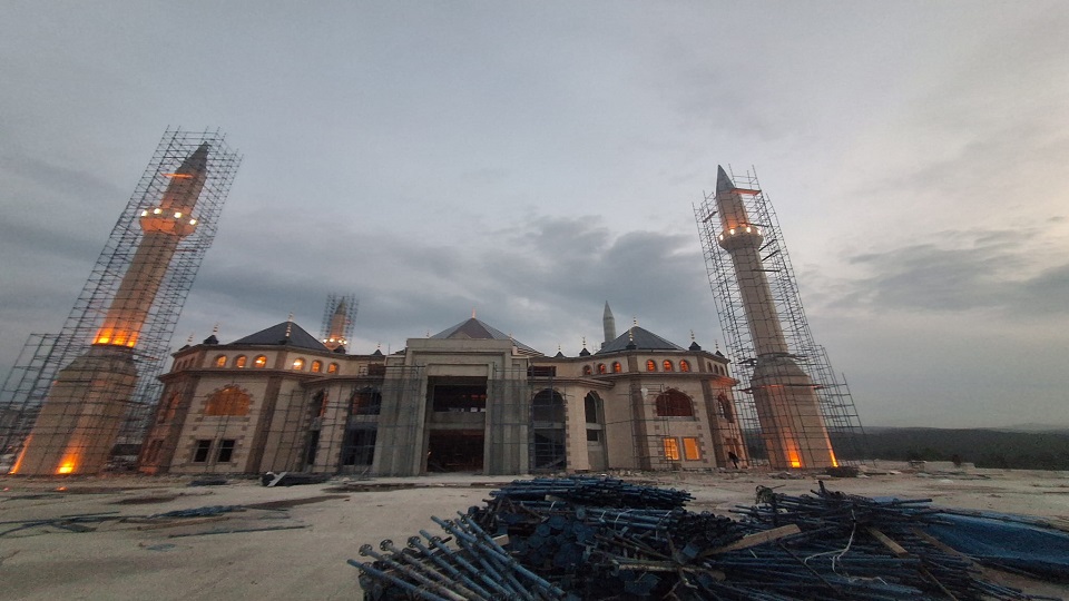 Muhammed Alparslan Han Camii ve Külliyesi İnşaatında çalışmalar devam ediyor.