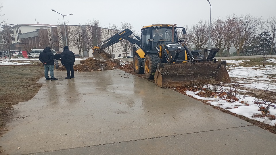 K.Ü. Eğitim Fakültesi Otopark ve Çevre Düzenlemesi işinde sözleşme imzalandı.